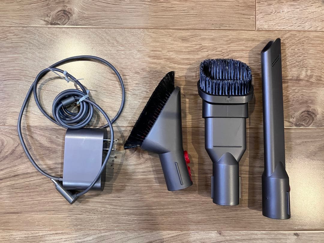 Dyson V8 Slim fluffy 現役稼働中 すぐ使えます。