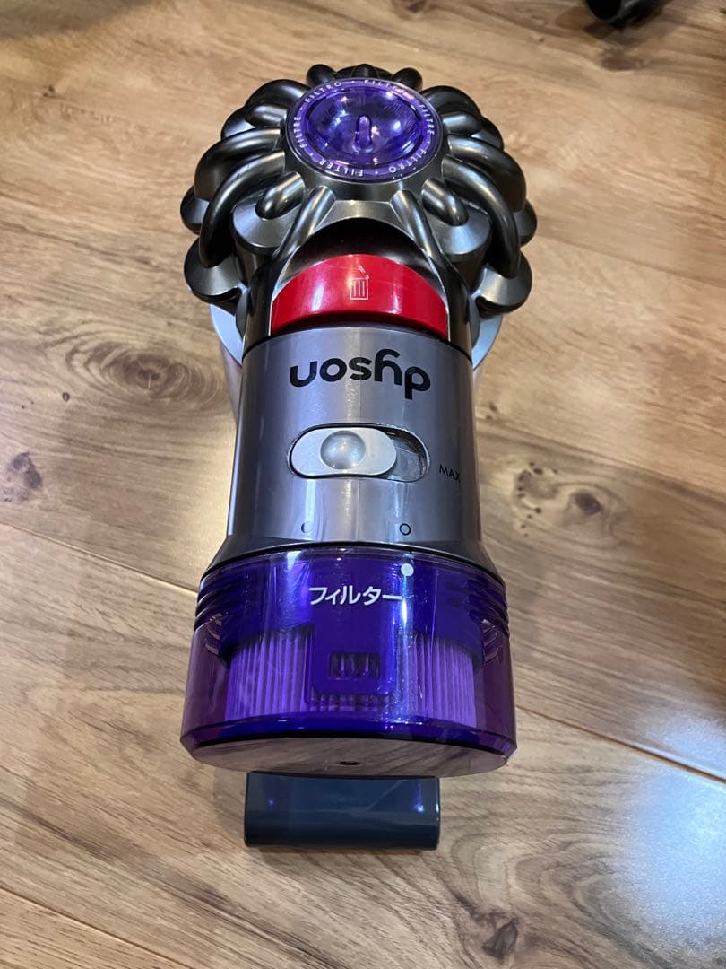 Dyson V8 Slim fluffy 現役稼働中 すぐ使えます。