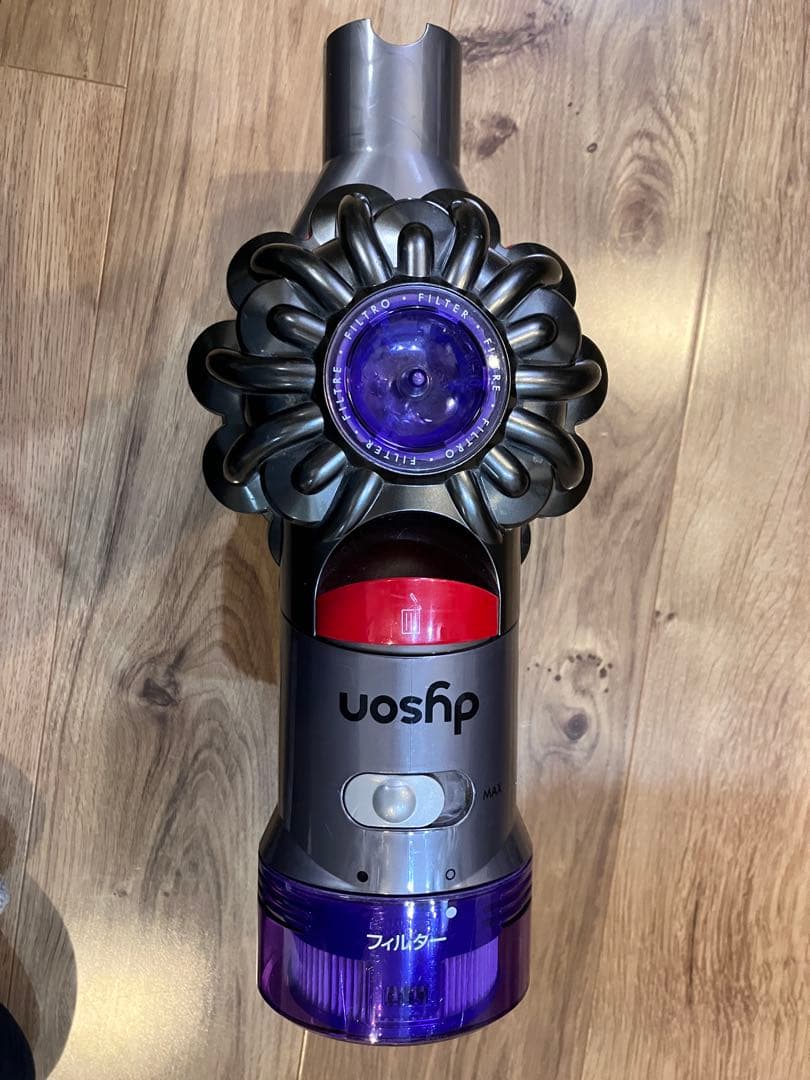 Dyson V8 Slim fluffy 現役稼働中 すぐ使えます。