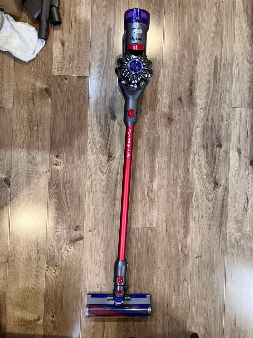 Dyson V8 Slim fluffy 現役稼働中 すぐ使えます。