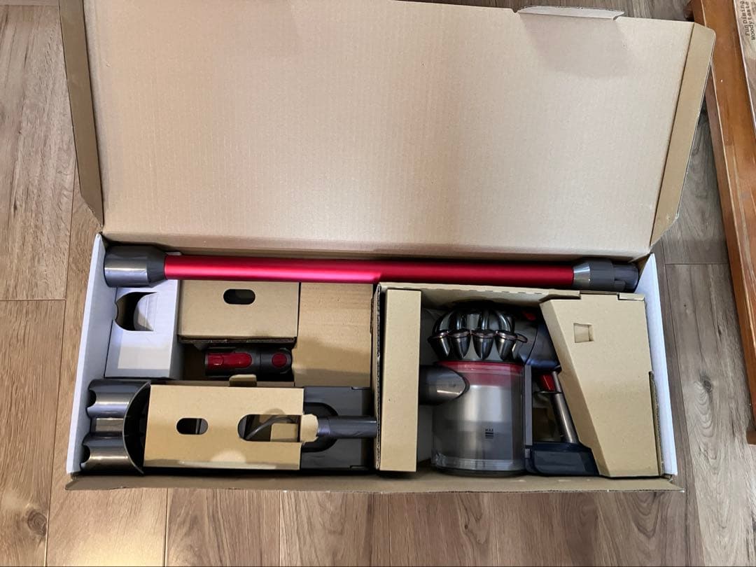 Dyson V8 Slim fluffy 現役稼働中 すぐ使えます。