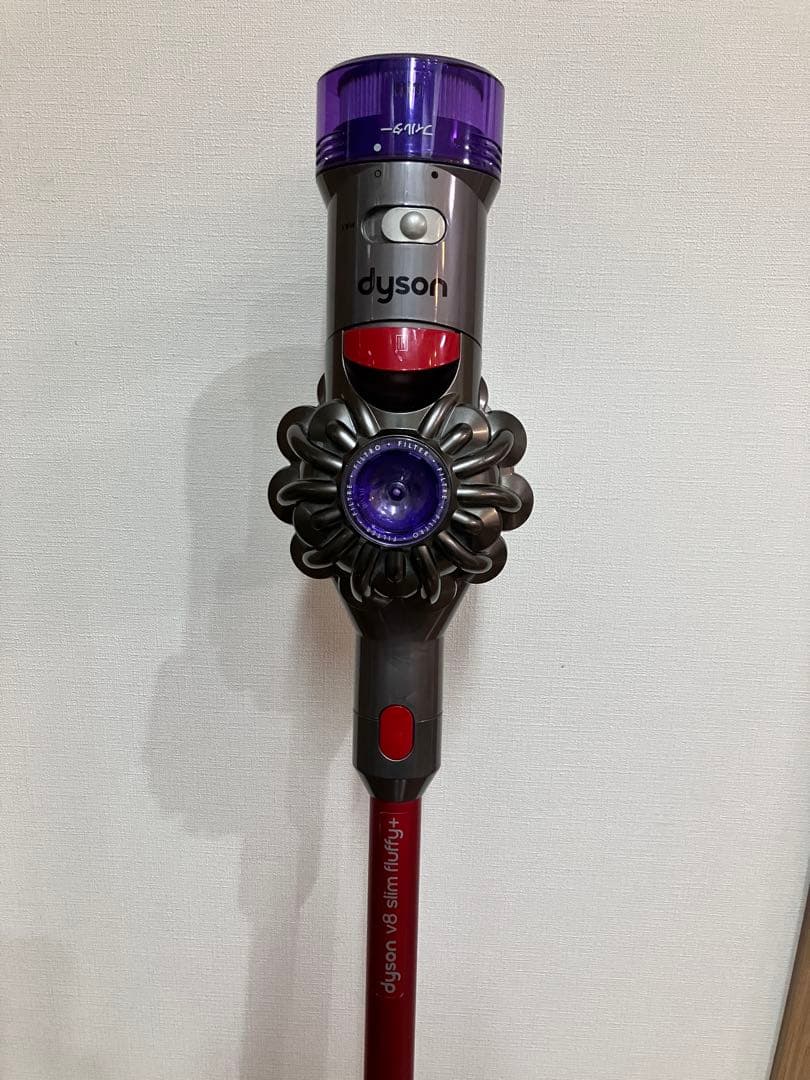 Dyson V8 Slim fluffy 現役稼働中 すぐ使えます。