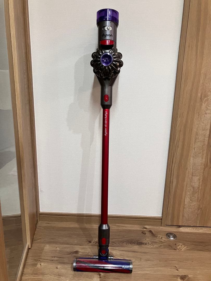 Dyson V8 Slim fluffy 現役稼働中 すぐ使えます。