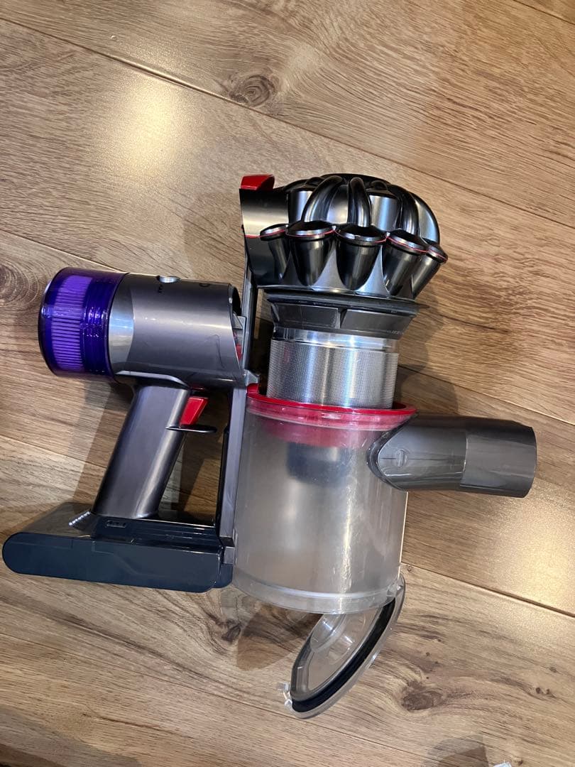 Dyson V8 Slim fluffy 現役稼働中 すぐ使えます。
