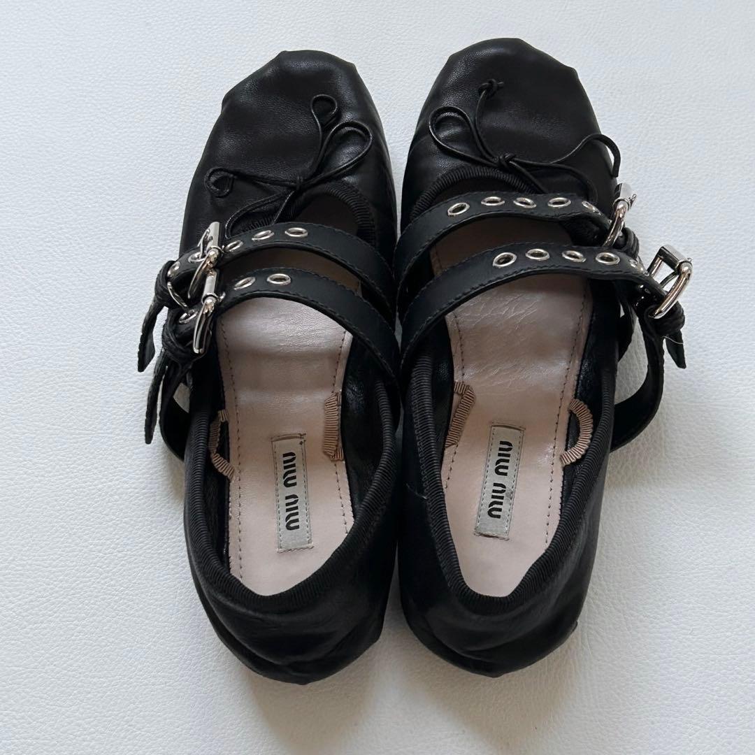 miumiu レザー バレリーナ ベルト バレエシューズ ブラック