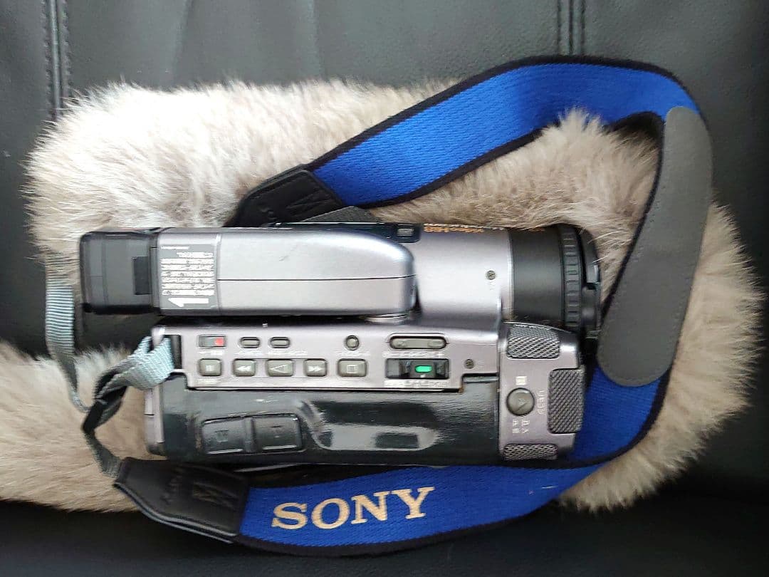 SONY Handycam TR1000本体と付属品