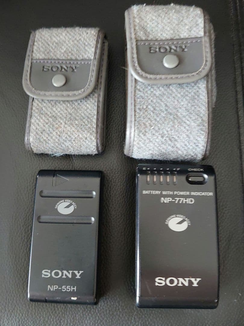 SONY Handycam TR1000本体と付属品