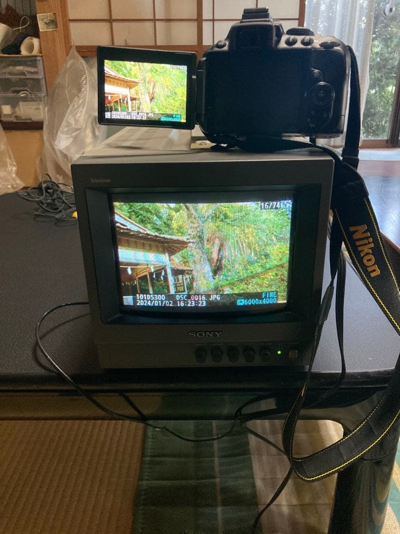 SONY Trinitron 業務用9インチモニター。　PVM-9040