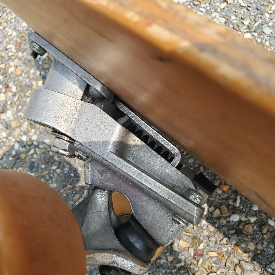 DEUX NEE 中古 Carverタイプトラック搭載 サーフスケートボード