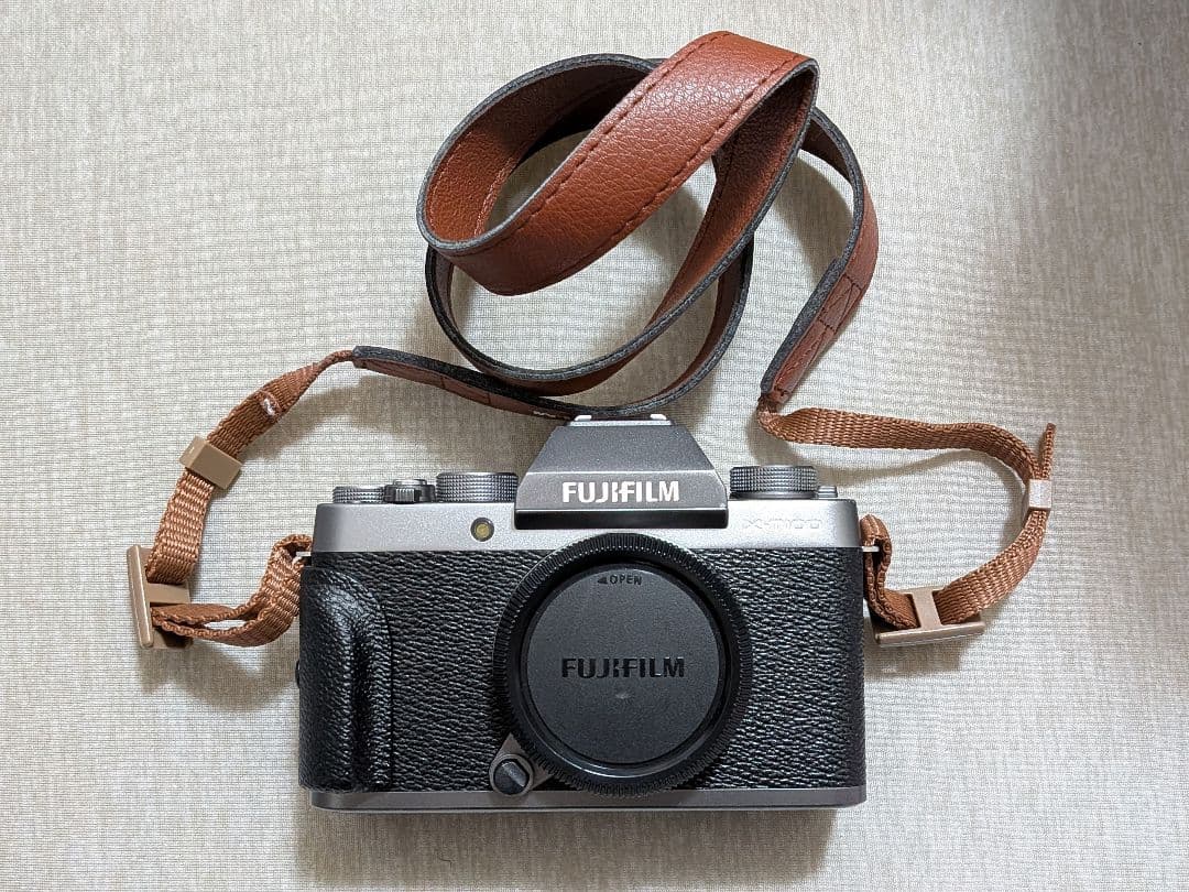 ​【良品】FUJIFILM X-T100 ボディ ダークシルバー（グリップ付）