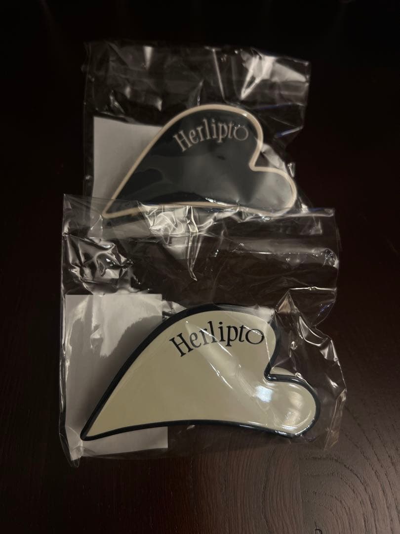 Herlipto Bicolor Heart Hair Clip 黒と白