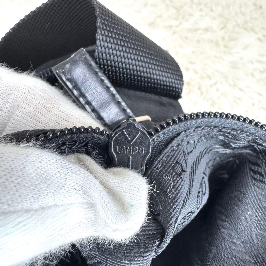 プラダ ショルダーバッグ y2k 00s archive三角ロゴ ナイロン 黒