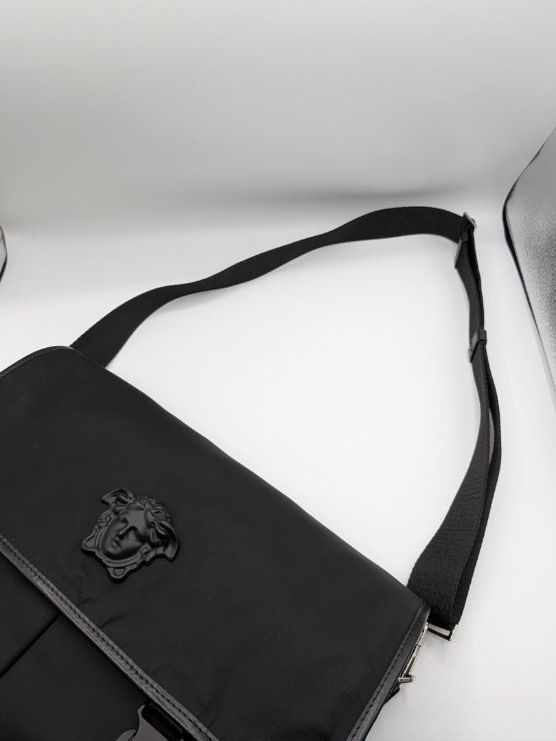 美品✨ ヴェルサーチ ショルダーバッグ ナイロン ブラック 0O2