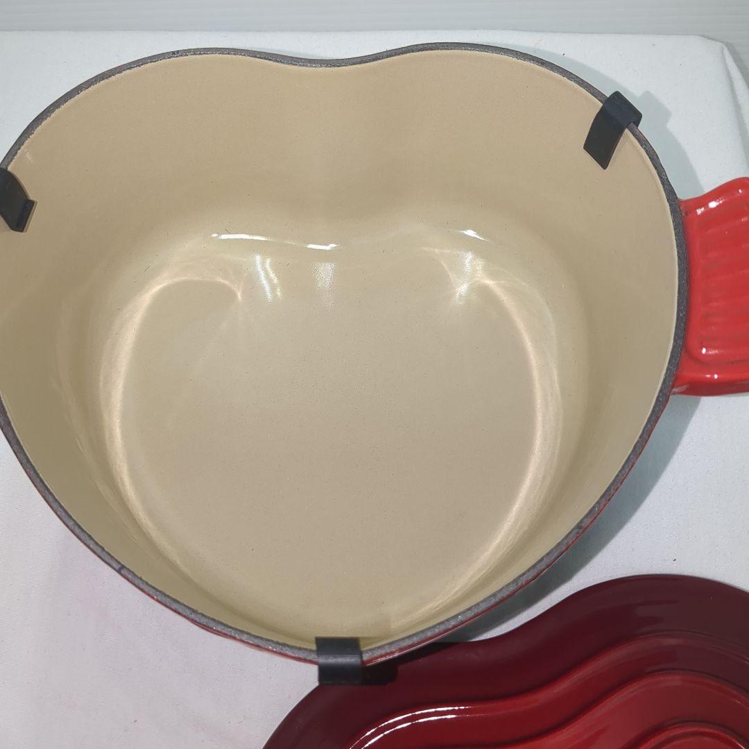 【新品未使用】LE CREUSET　ハート型 両手鍋 レッド　箱・説明書付き