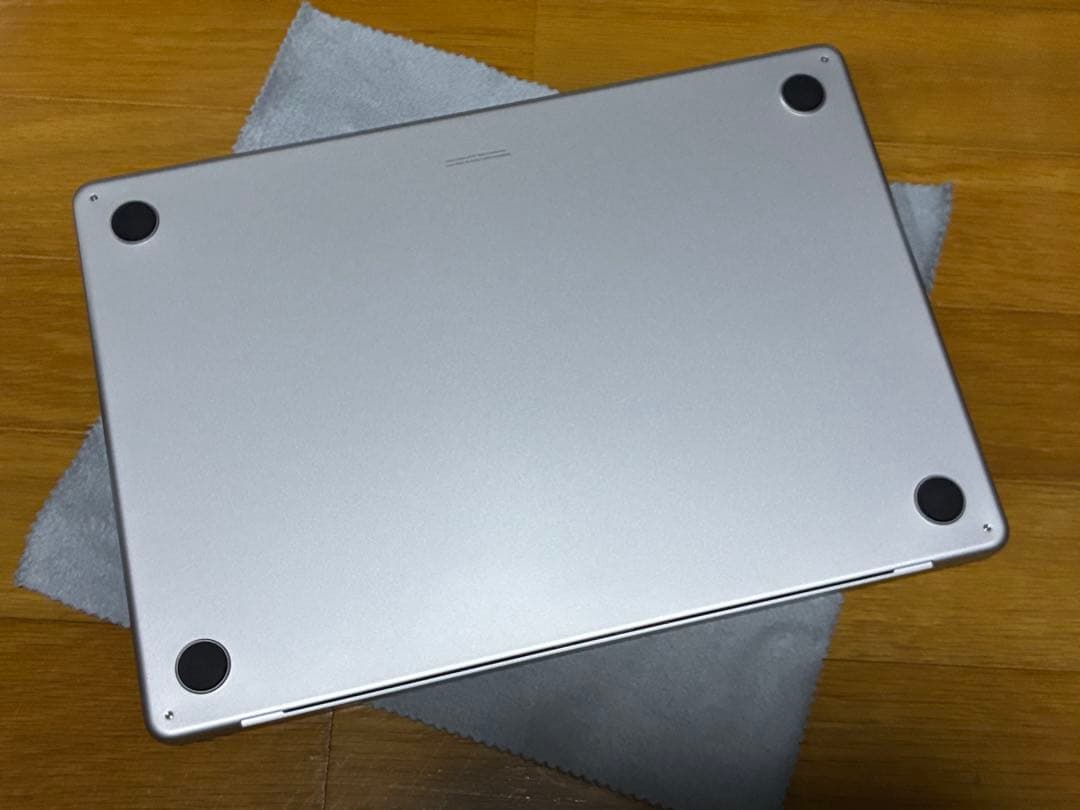 【超美品】MacBook Air M3 16GB 512GB（シルバー）