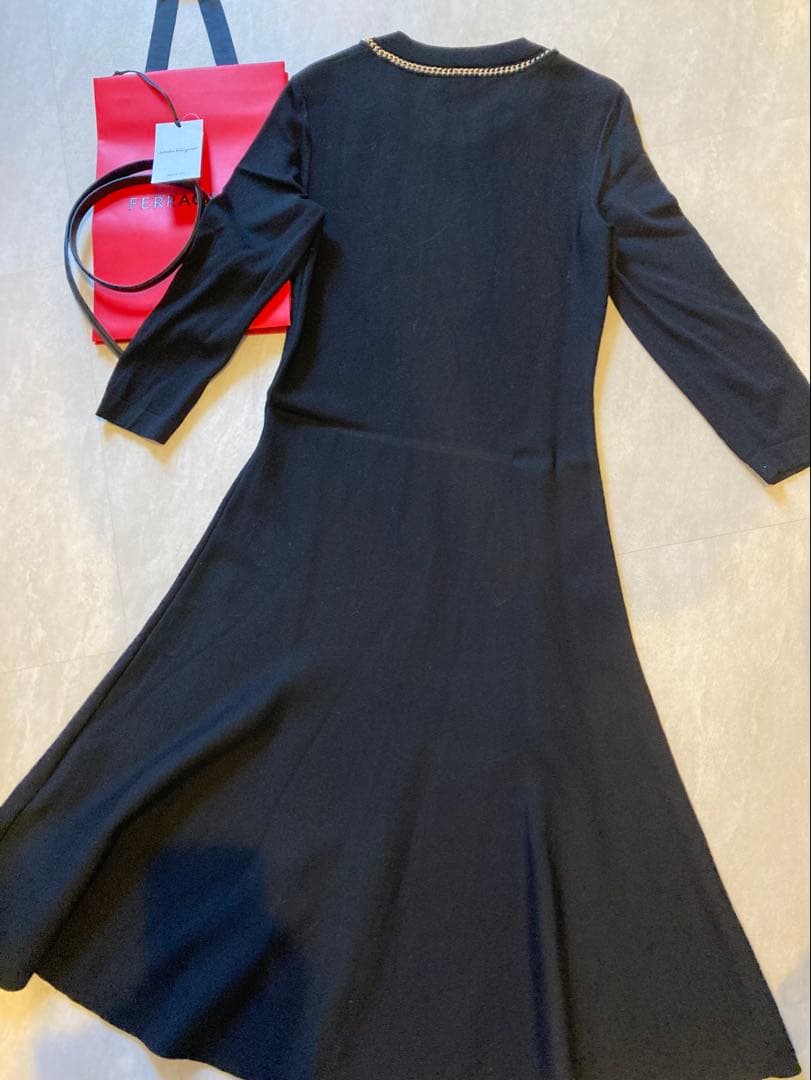 フェラガモ　ブラックワンピース