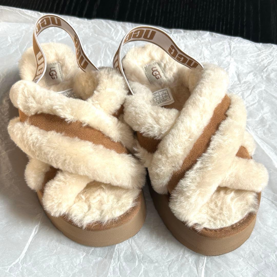 UGG サンダル 24cmベージュ・ホワイト 1121550