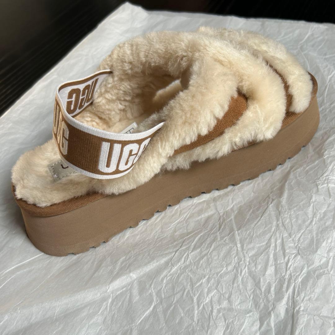 UGG サンダル 24cmベージュ・ホワイト 1121550