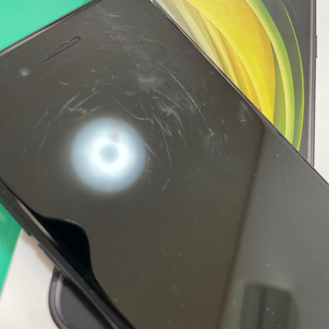 Apple iPhone SE (第2世代) 64GB simフリー　おまけつき