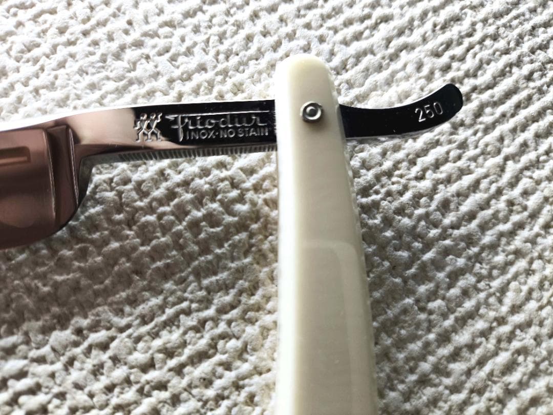 J.A. HENCKELS 剃刀 ストレートレザー ドイツ製 ケース付