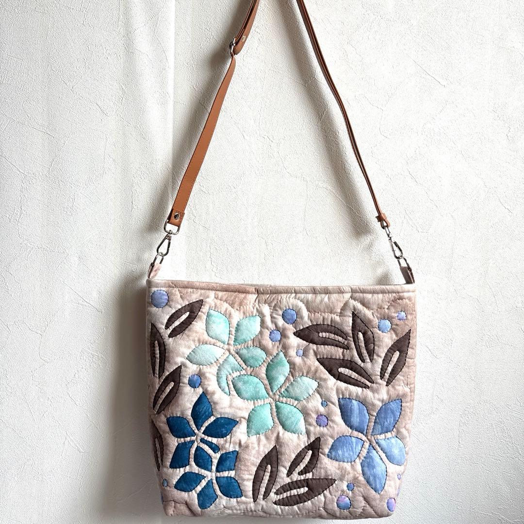 ハワイアンキルトバッグ　プルメリア　ハンドメイド　ショルダーバッグ