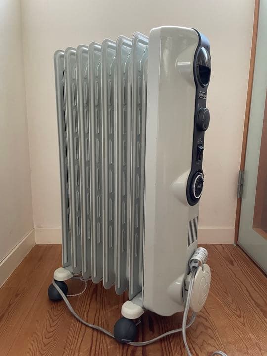 DeLonghi デロンギ オイルヒーター HJ0812