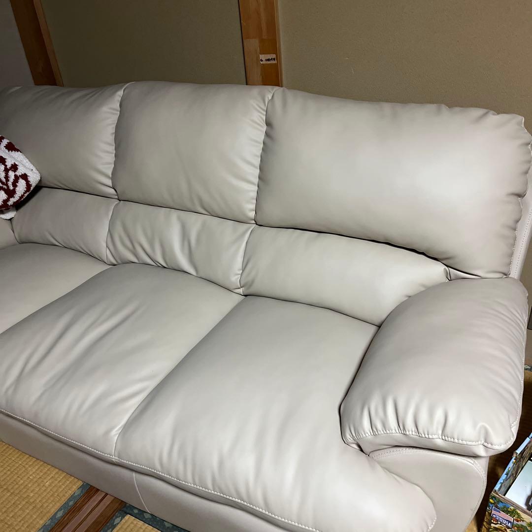 クリーム色 合成皮革 3人掛けソファ