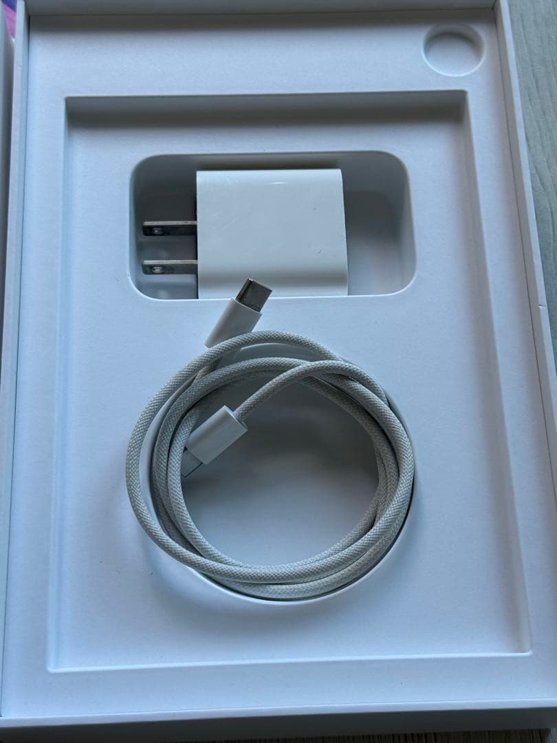 【超美品】iPad mini 第7世代A17 Pro ケース付き