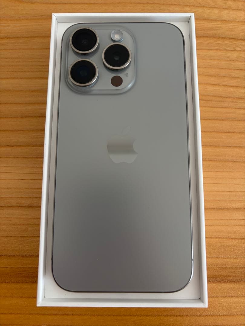 【美品】iPhone15Pro 256GB ナチュラルチタニウム