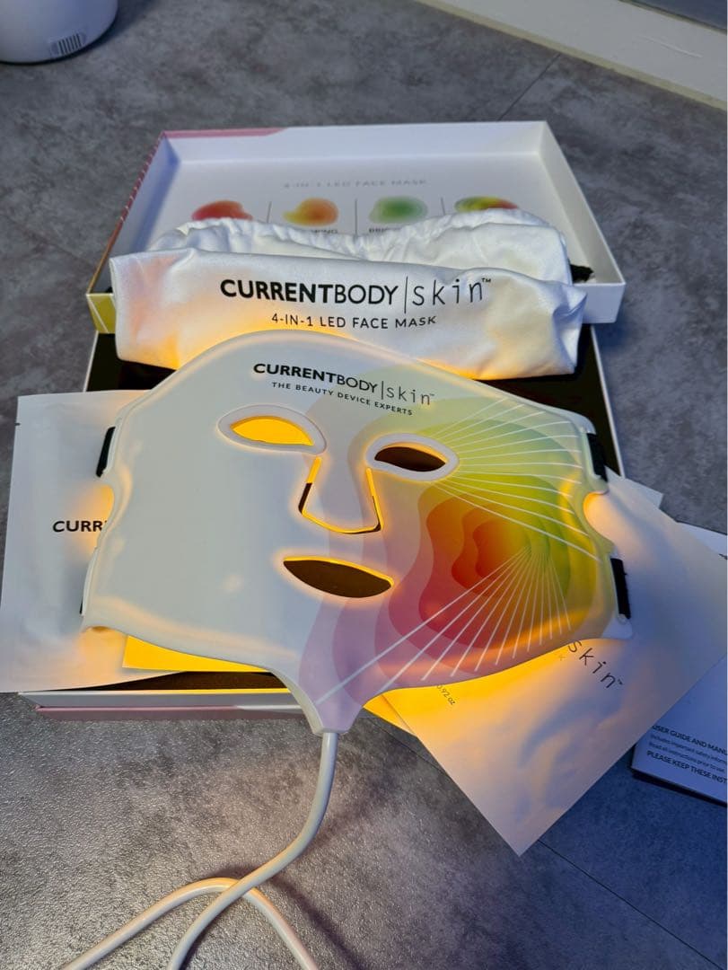 ボディ・フェイスケア CURRENTBODY skin 4-in-1 LED Face Mask