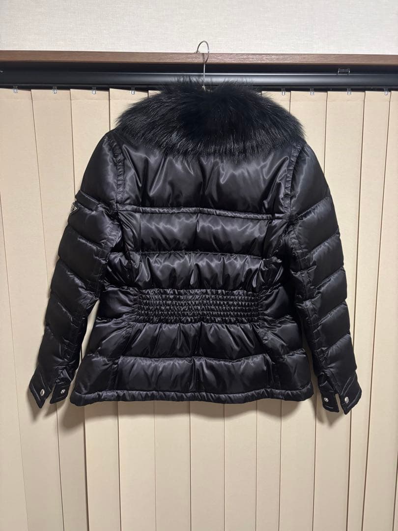 PRADA ファー付きブラックダウンジャケット