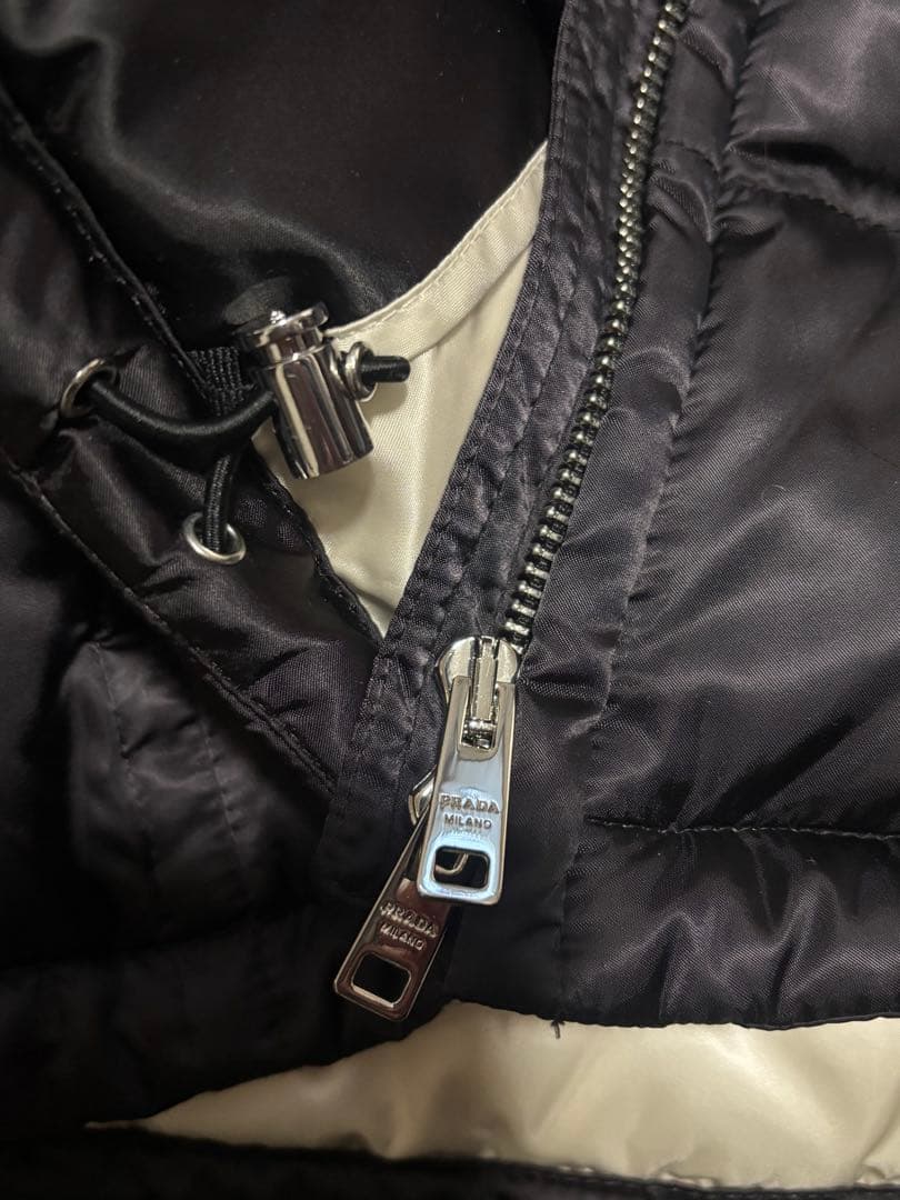 PRADA ファー付きブラックダウンジャケット