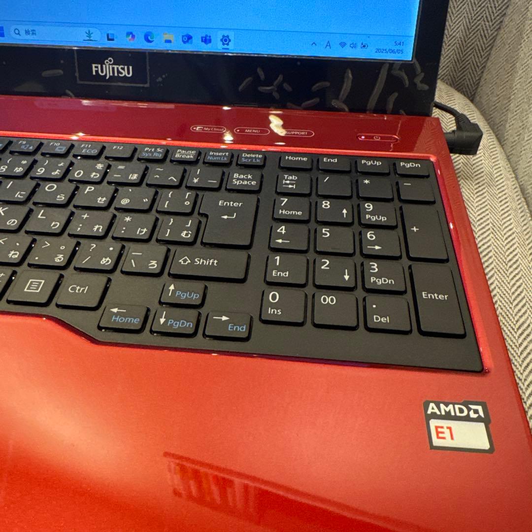 極美品　Fujitsu AMD E1 15.6インチ ノートPC 240GB