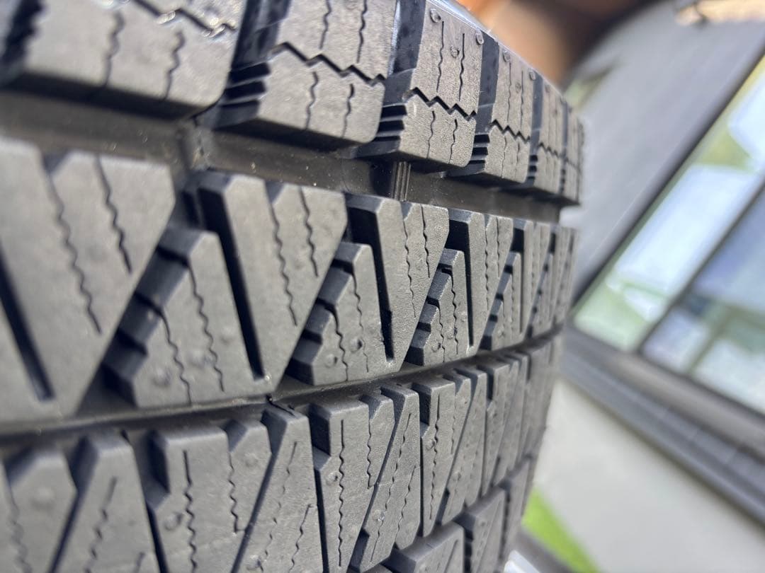 ブリヂストン スタッドレスタイヤBLIZZAK DM-V3 225/65R17