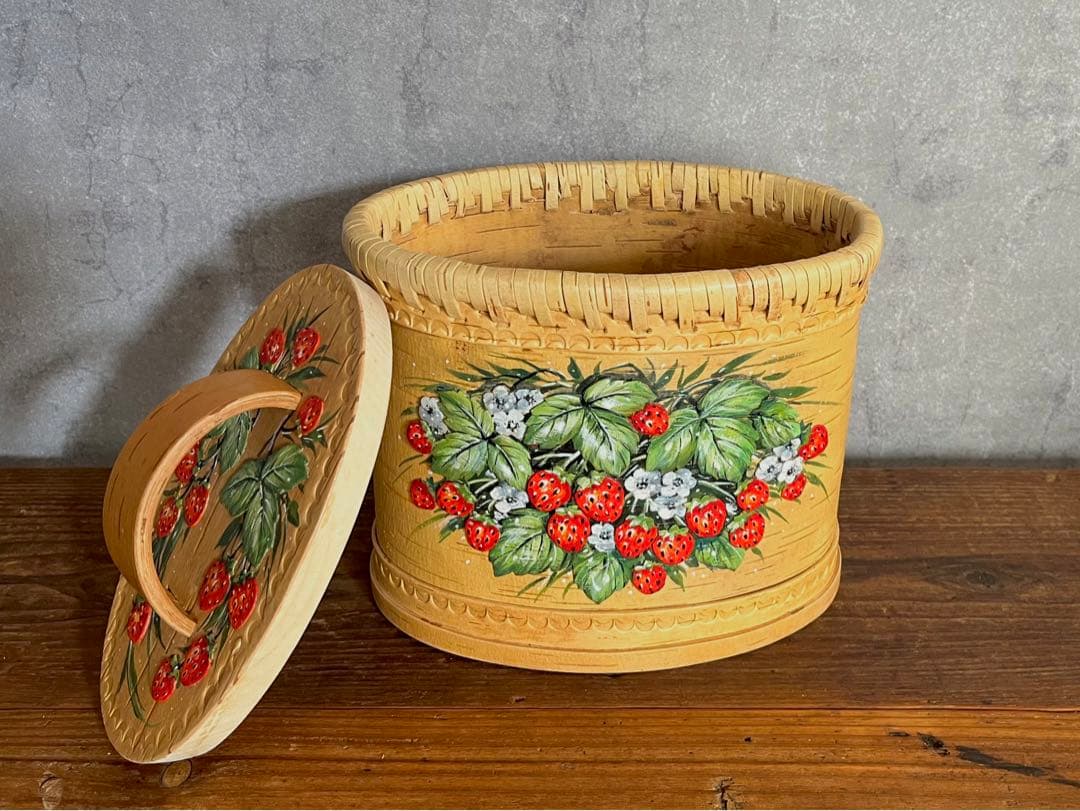 ロシア雑貨・白樺細工・ベレスタ・伝統工芸品・収納ボックス・ハンドペイントいちご