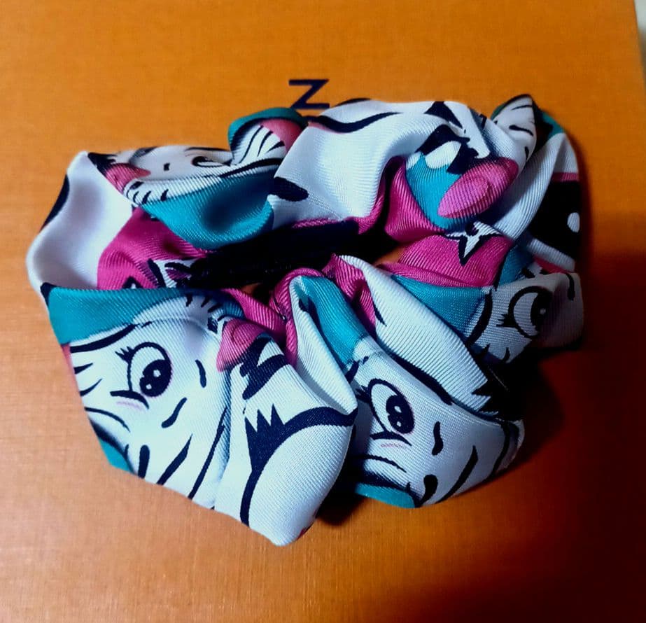 ルイヴィトン　シュシュ　アニモグラム　ゼブラ