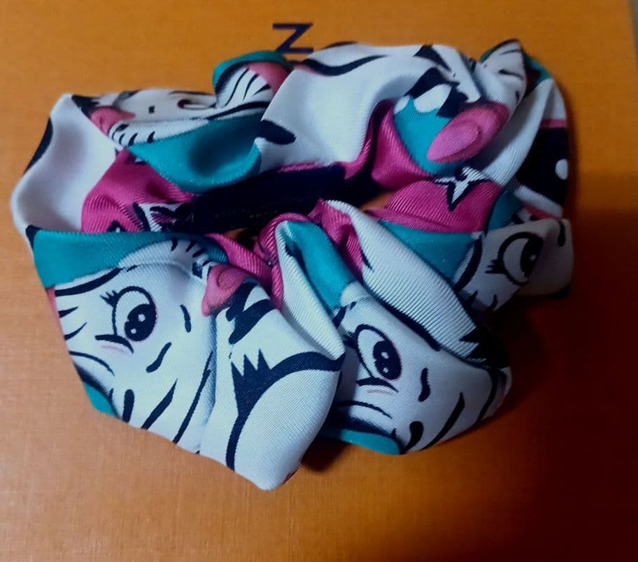 ルイヴィトン　シュシュ　アニモグラム　ゼブラ