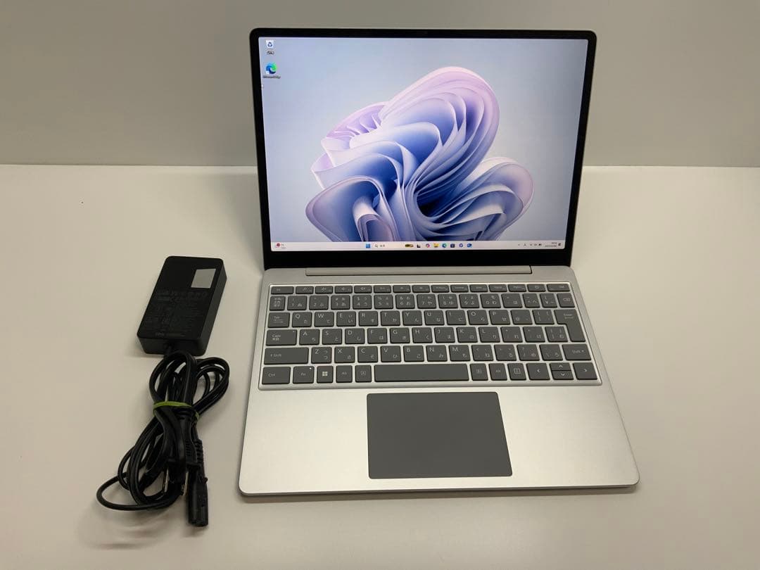 美品 Surface Laptop Go 3 Core i5 8GB 128GB