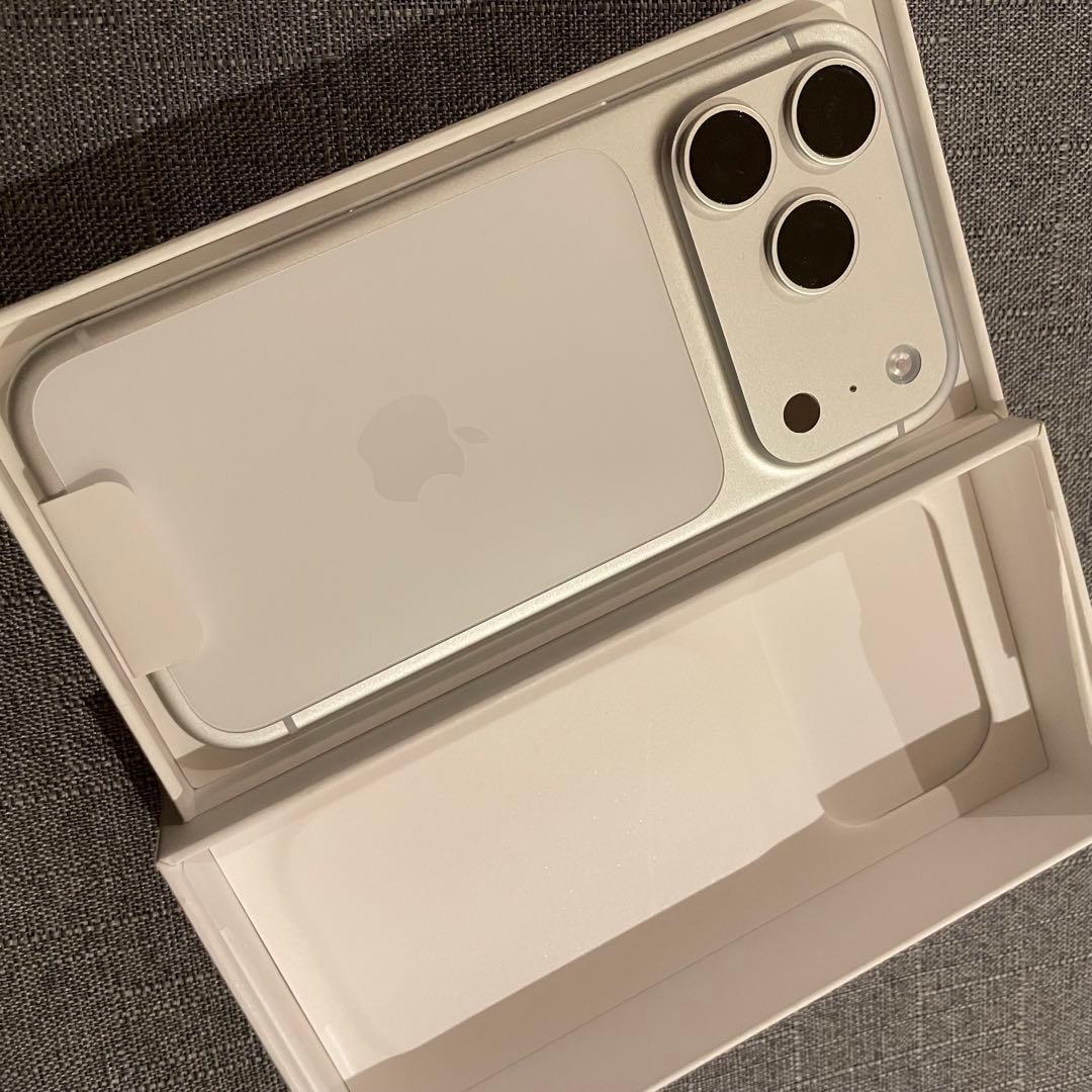 開封未使用アップル iPhone17 Pro 256GB シルバー