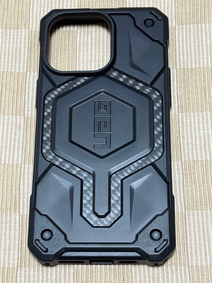 UAG iPhone 15 Pro Max MagSafe対応 カーボン