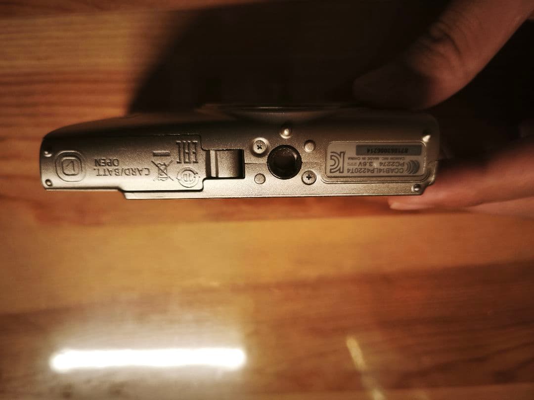 Canon IXY 650 シルバー コンパクトデジタルカメラ　美品