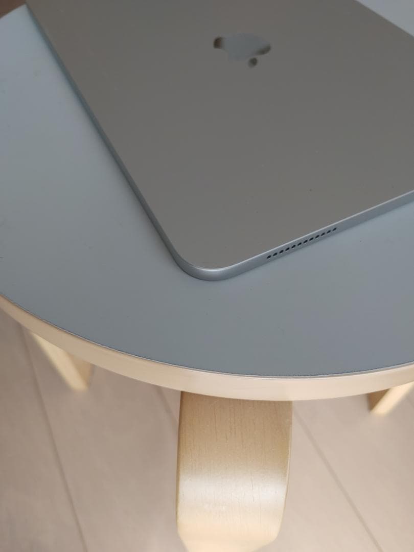 ヒロポン美品Apple iPad 第10世代 シルバー64GBwifi本体