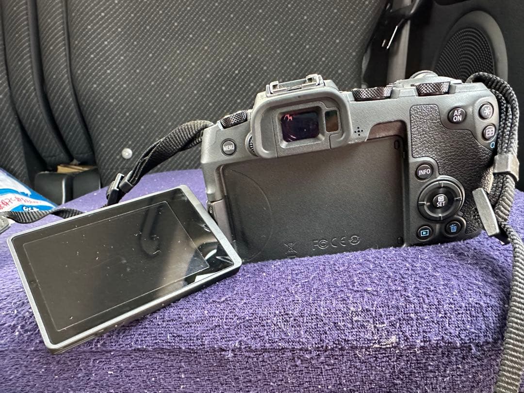 Canon eosRPミラーレス一眼 （レンズ付きRF50mm）