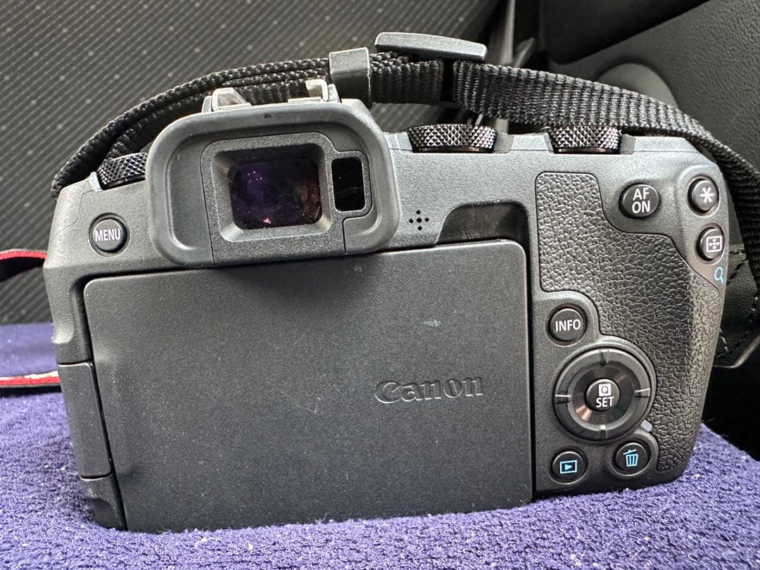 Canon eosRPミラーレス一眼 （レンズ付きRF50mm）