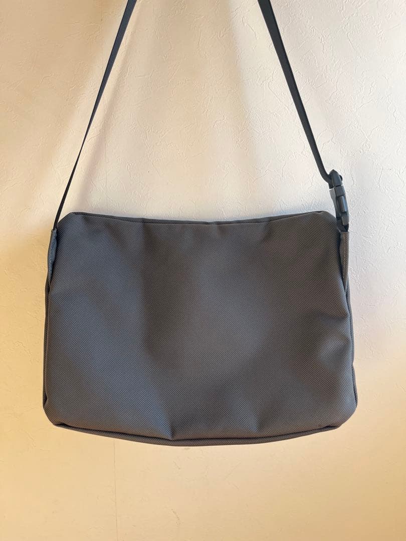 USA BRIEFING ショルダーバッグ グレー