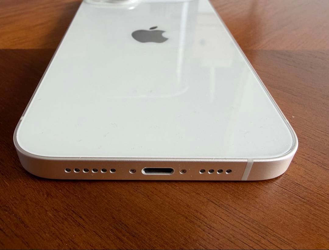 ■iPhone 14 Plus 本体 128GB 白SIMフリー ケース3個付！