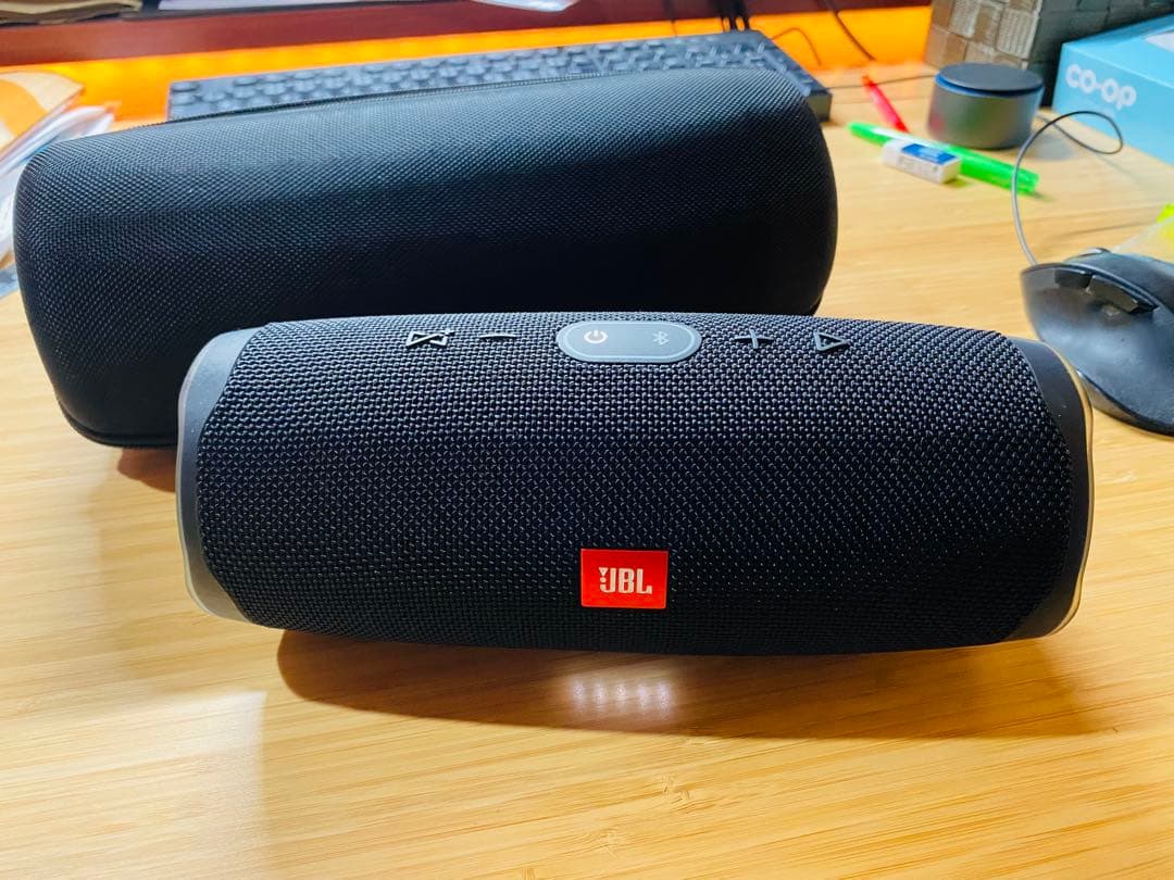 セット価格！ワイヤレススピーカー　JBL charge4 ケース付き