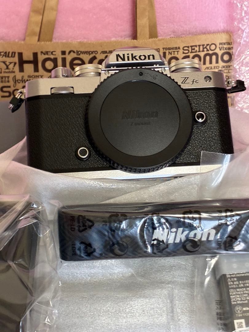 【シャッター数　0回】Nikon Z fc ミラーレス一眼カメラ 本体　未使用