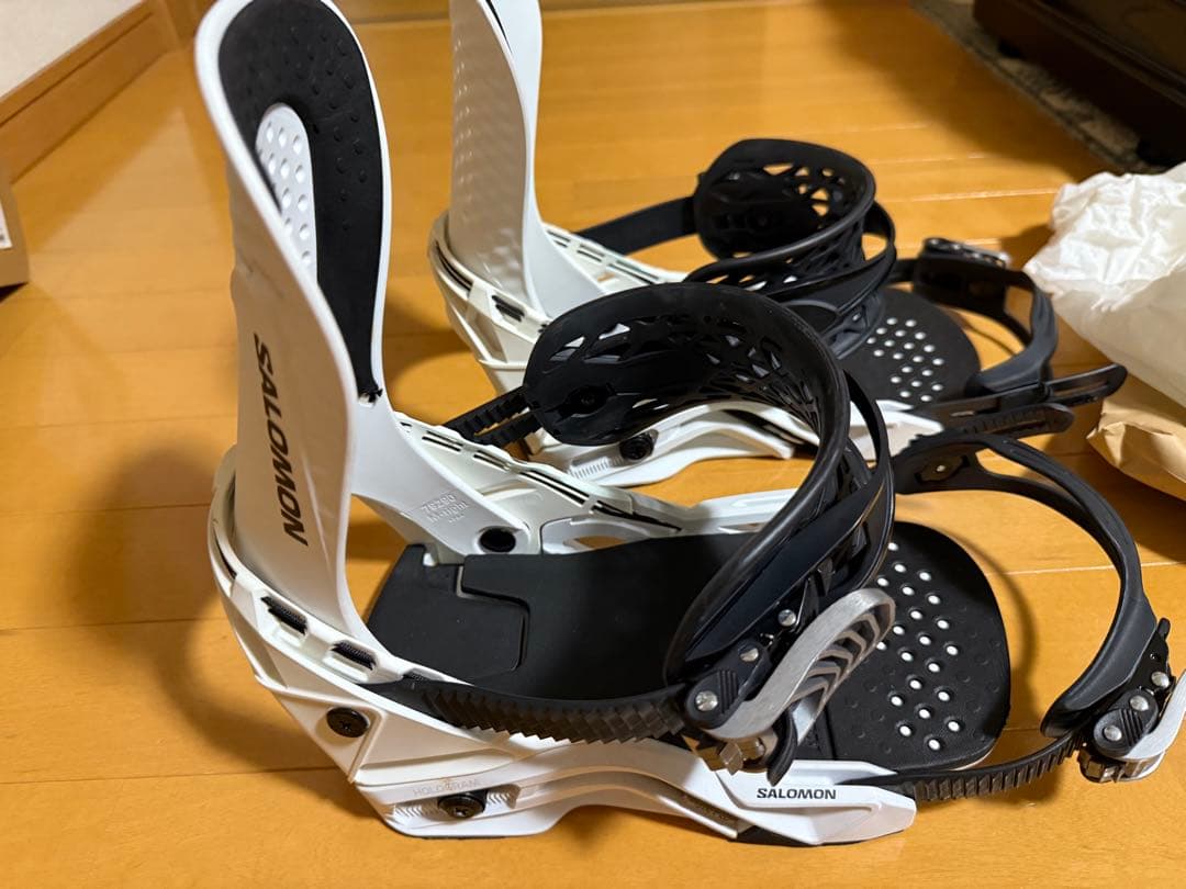 23 24 サロモン　ホログラム　Mサイズ