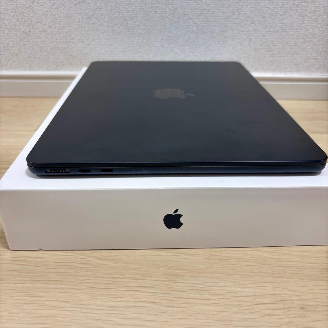 【ほぼ新品】M2 Macbook Air 256GB 8GB【長期保証残りアリ】